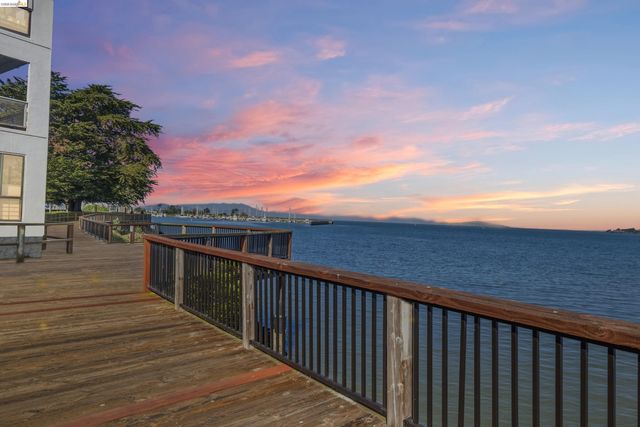 6 Commodore Dr C450, Emeryville, CA 94608