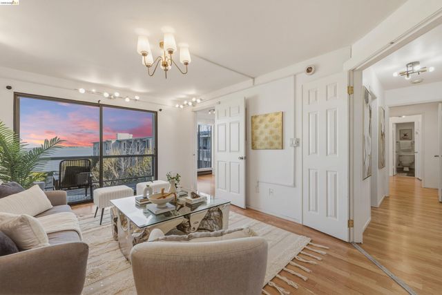 6 Commodore Dr C450, Emeryville, CA 94608