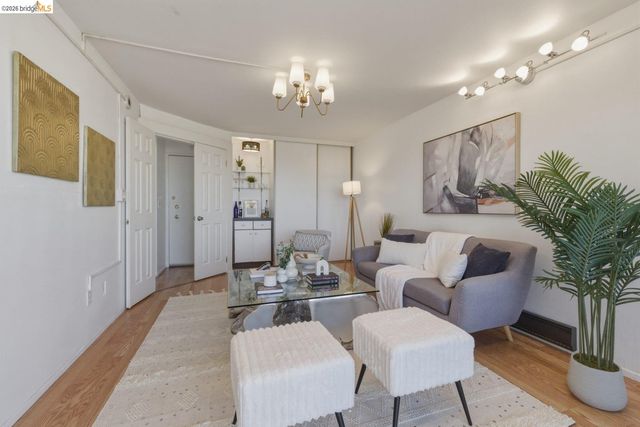 6 Commodore Dr C450, Emeryville, CA 94608