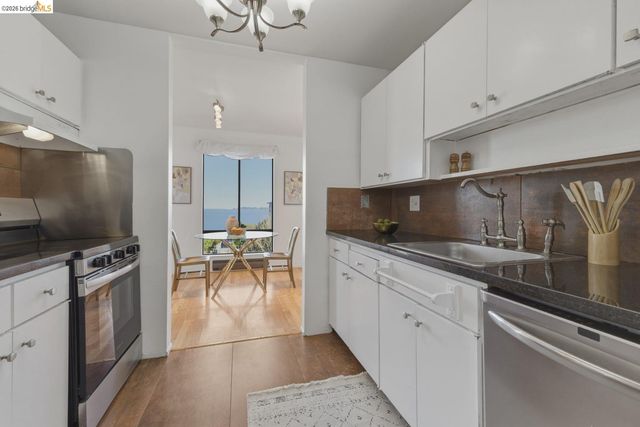 6 Commodore Dr C450, Emeryville, CA 94608