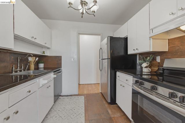 6 Commodore Dr C450, Emeryville, CA 94608