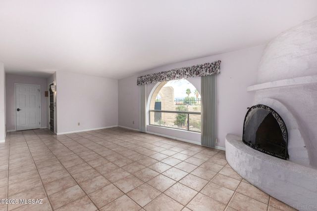 810 N Camino Santiago Unit 31, Tucson, AZ 85745