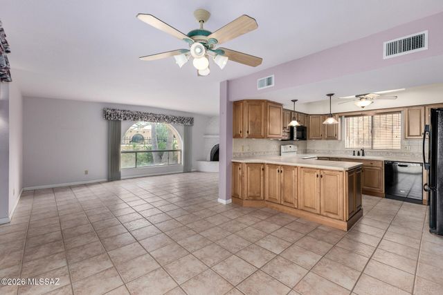 810 N Camino Santiago Unit 31, Tucson, AZ 85745