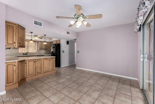 810 N Camino Santiago Unit 31, Tucson, AZ 85745