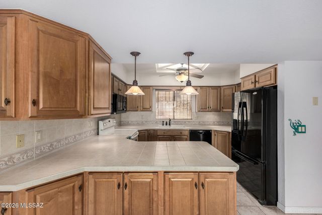 810 N Camino Santiago Unit 31, Tucson, AZ 85745