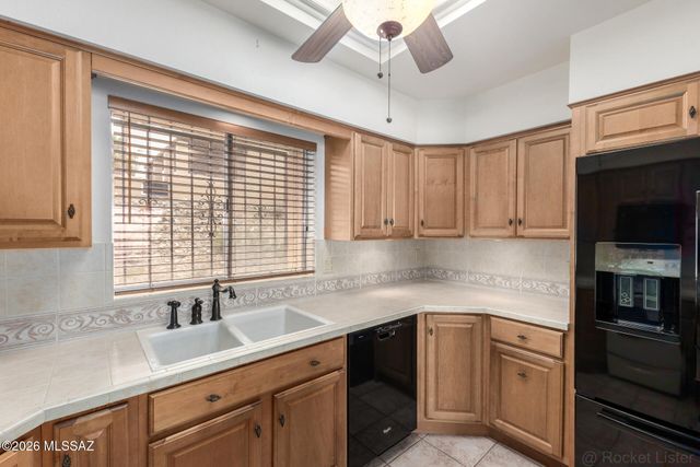 810 N Camino Santiago Unit 31, Tucson, AZ 85745