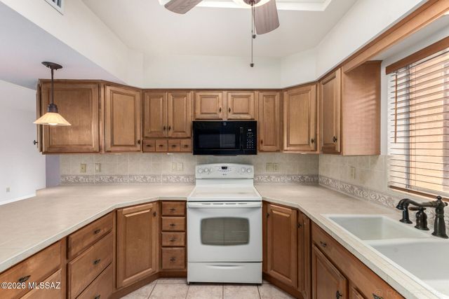 810 N Camino Santiago Unit 31, Tucson, AZ 85745