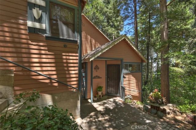 563 E Victoria Court, Lake Arrowhead, CA 92352