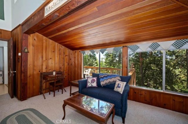 563 E Victoria Court, Lake Arrowhead, CA 92352