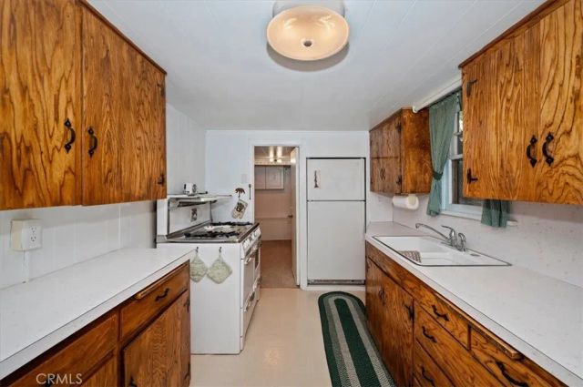 563 E Victoria Court, Lake Arrowhead, CA 92352