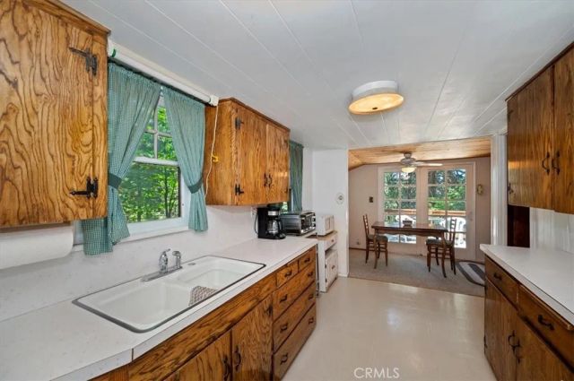 563 E Victoria Court, Lake Arrowhead, CA 92352