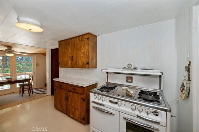 563 E Victoria Court, Lake Arrowhead, CA 92352