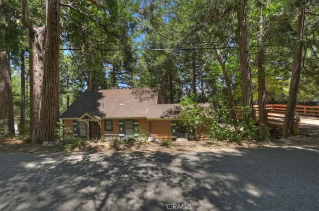 563 E Victoria Court, Lake Arrowhead, CA 92352