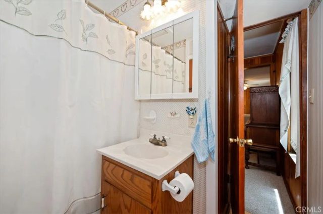 563 E Victoria Court, Lake Arrowhead, CA 92352