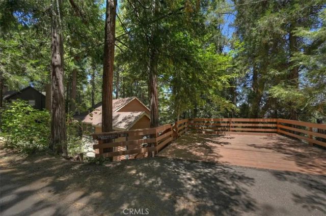 563 E Victoria Court, Lake Arrowhead, CA 92352