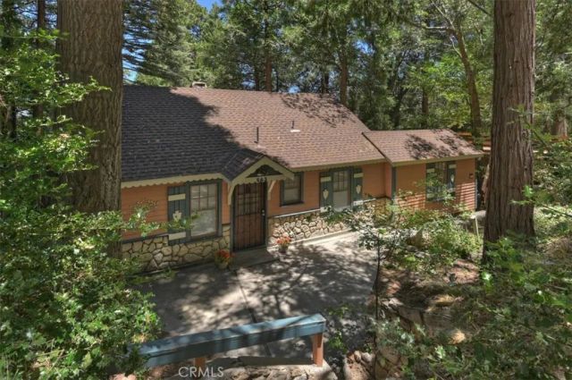 563 E Victoria Court, Lake Arrowhead, CA 92352