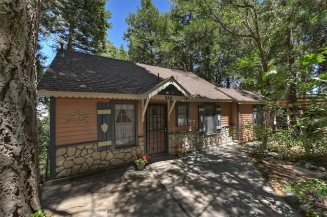 563 E Victoria Court, Lake Arrowhead, CA 92352