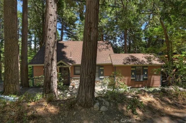 563 E Victoria Court, Lake Arrowhead, CA 92352