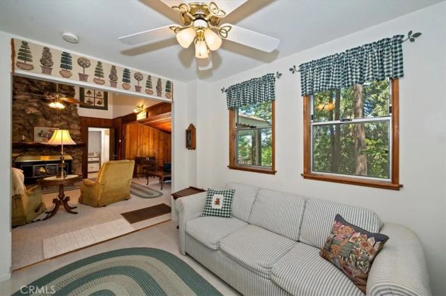 563 E Victoria Court, Lake Arrowhead, CA 92352