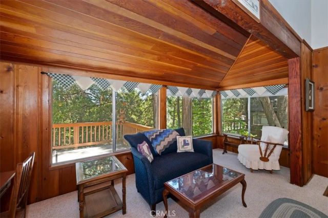 563 E Victoria Court, Lake Arrowhead, CA 92352
