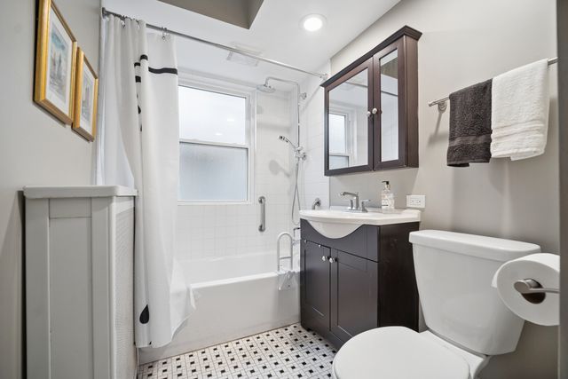 283 N Michigan Avenue, Elmhurst, IL 60126