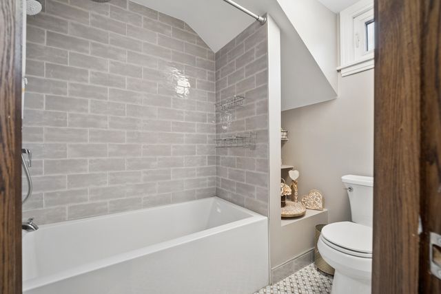 283 N Michigan Avenue, Elmhurst, IL 60126