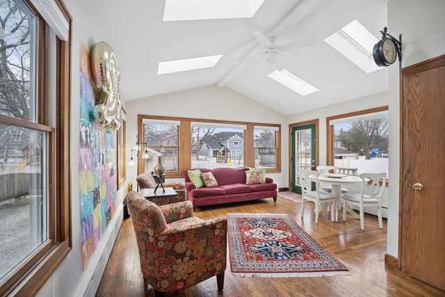 283 N Michigan Avenue, Elmhurst, IL 60126