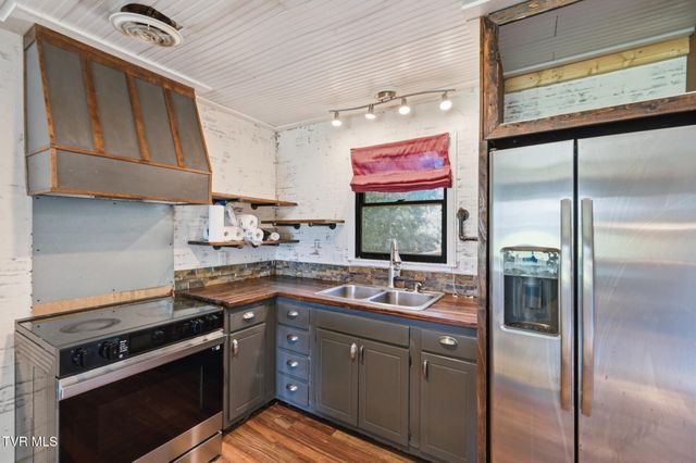186 Brookwood Circle, Bristol, VA 24201