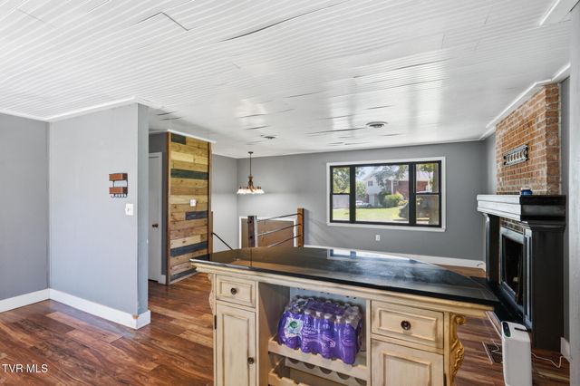 186 Brookwood Circle, Bristol, VA 24201