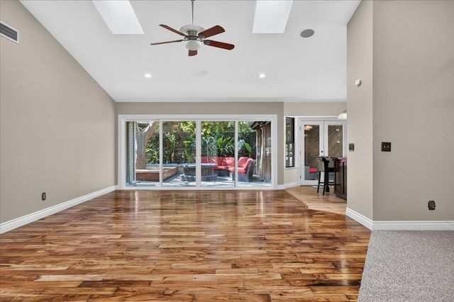 6495 N Vagedes Avenue, Fresno, CA 93711