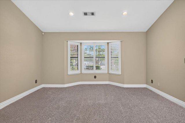 6495 N Vagedes Avenue, Fresno, CA 93711