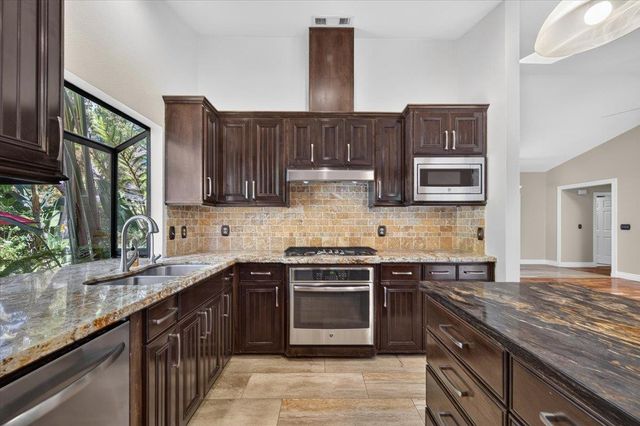 6495 N Vagedes Avenue, Fresno, CA 93711