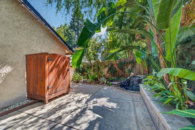 6495 N Vagedes Avenue, Fresno, CA 93711