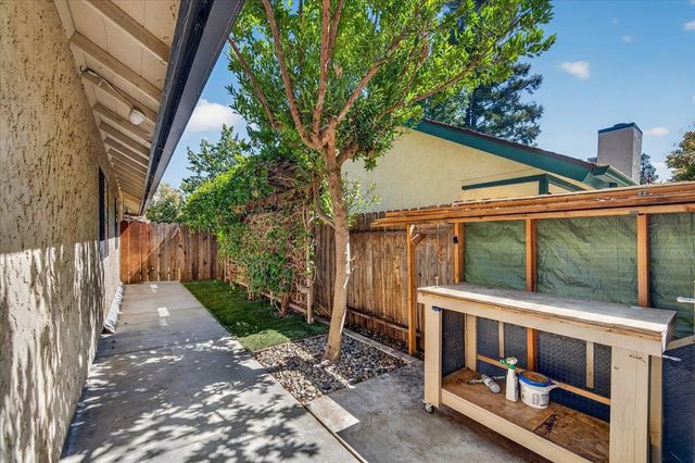 6495 N Vagedes Avenue, Fresno, CA 93711