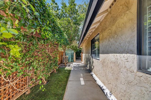 6495 N Vagedes Avenue, Fresno, CA 93711