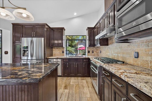 6495 N Vagedes Avenue, Fresno, CA 93711