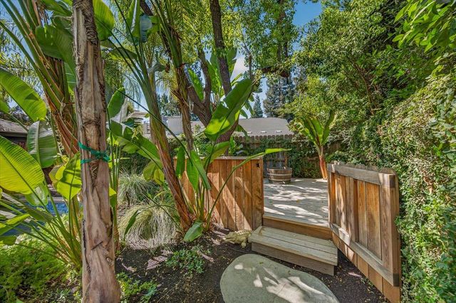 6495 N Vagedes Avenue, Fresno, CA 93711