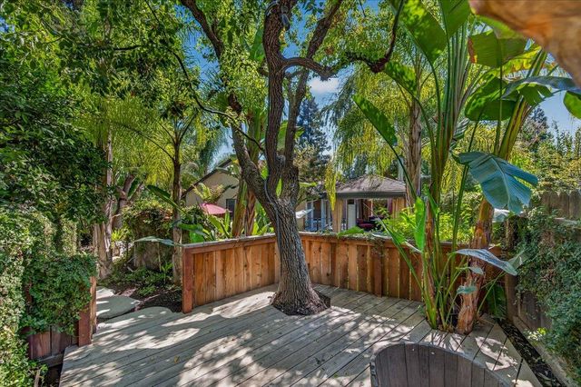 6495 N Vagedes Avenue, Fresno, CA 93711