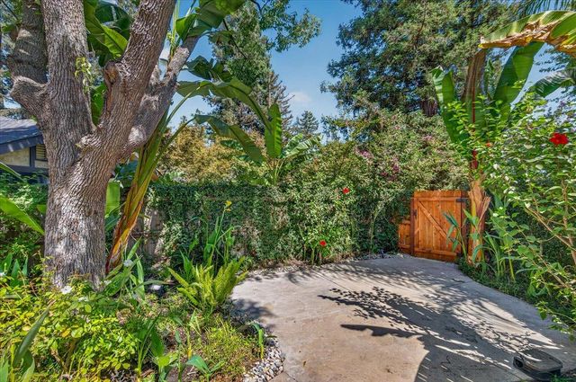 6495 N Vagedes Avenue, Fresno, CA 93711