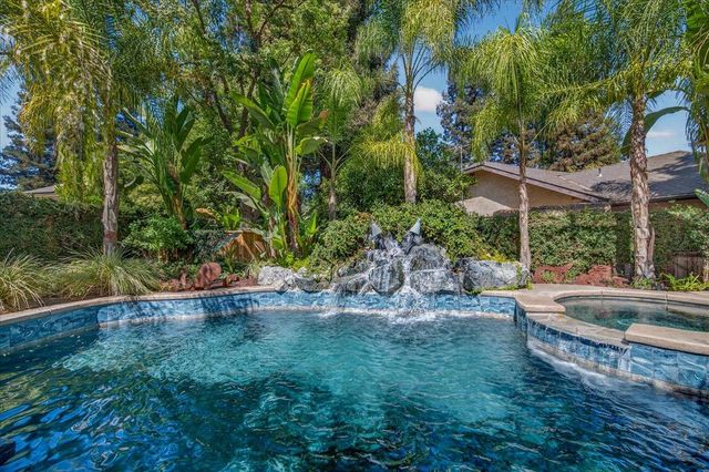 6495 N Vagedes Avenue, Fresno, CA 93711
