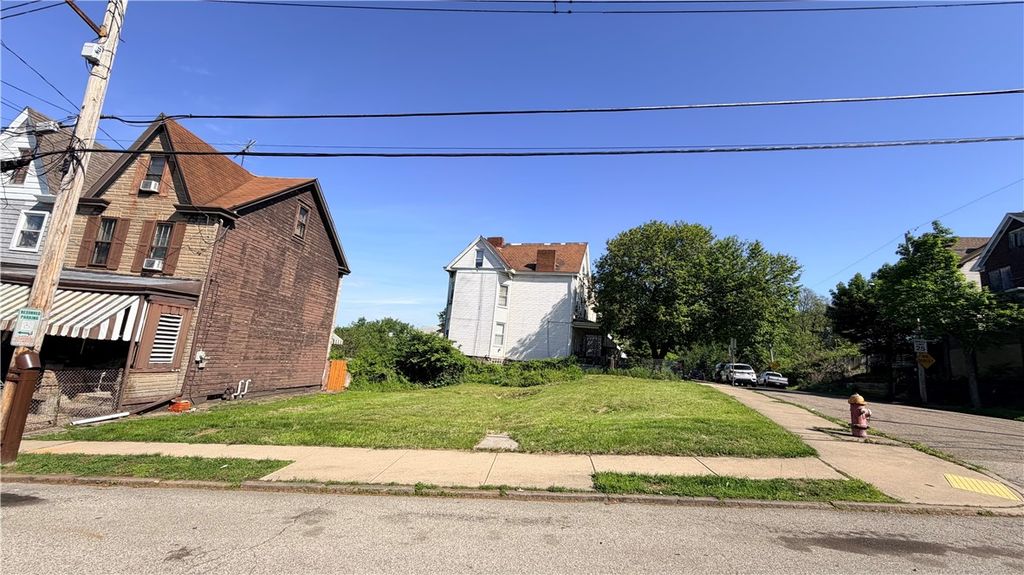 323 E Elizabeth St, Hazelwood, PA 15207