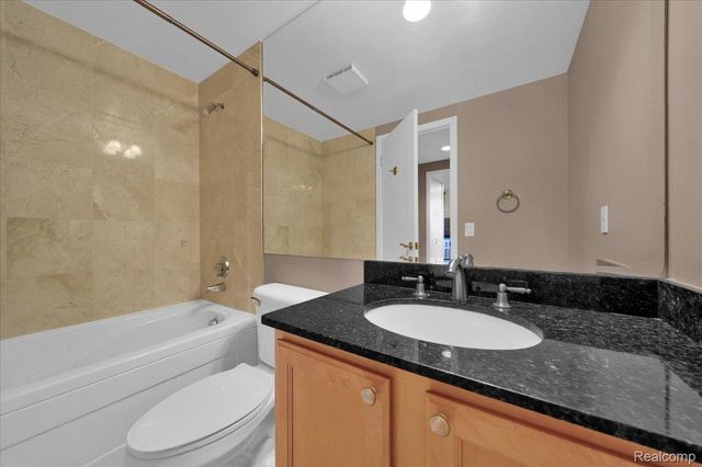 3320 Spinnaker Lane 3A, Detroit, MI 48207