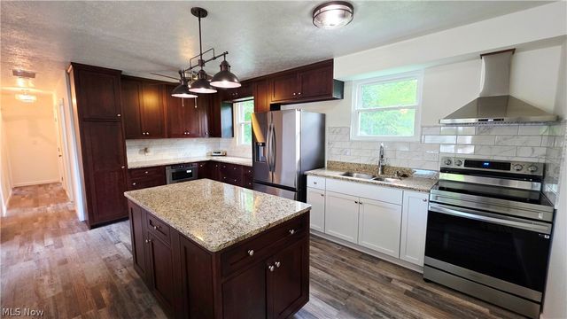 36 Suzanne Street, Little Hocking, OH 45742