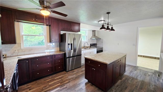 36 Suzanne Street, Little Hocking, OH 45742