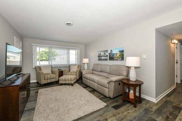 6464 S Whitnall Edge ROAD #203, Franklin, WI 53132