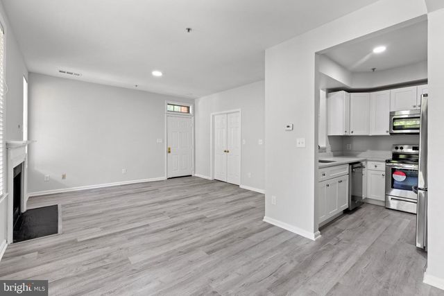 1318 GARDEN WALL CIR, Reston, VA 20194
