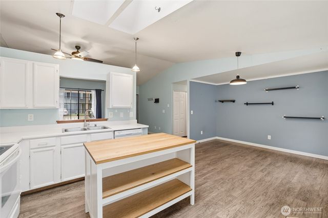 591 Malibu Drive SE, Lacey, WA 98503