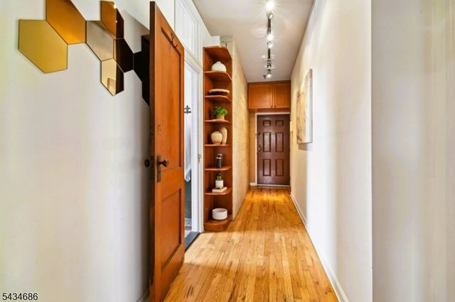 54 McWhorter St 207, Newark City, NJ 07105