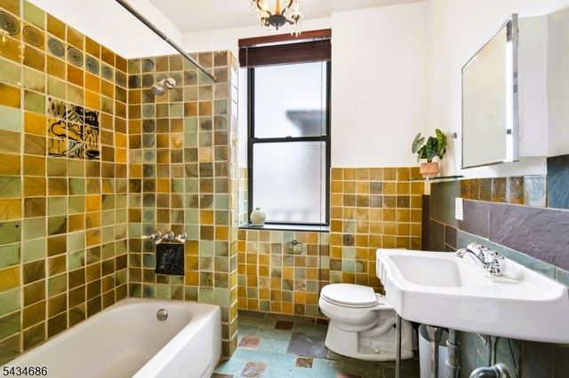 54 McWhorter St 207, Newark City, NJ 07105
