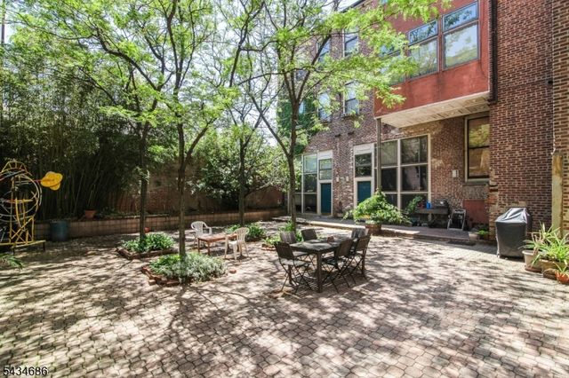 54 McWhorter St 207, Newark City, NJ 07105